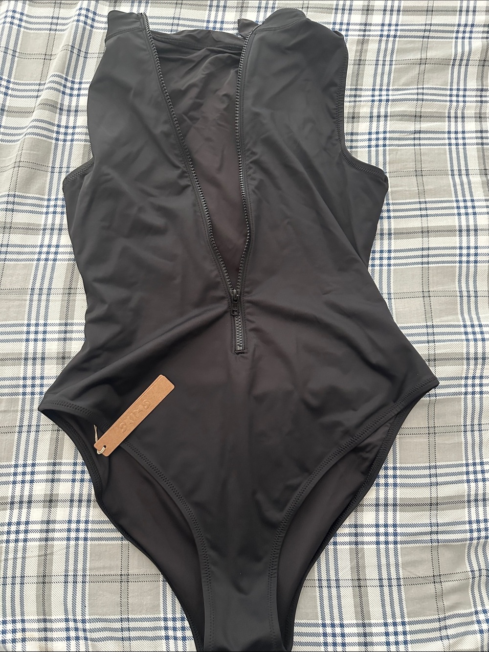NWT Skims zip up one piece - Picture 4 of 7